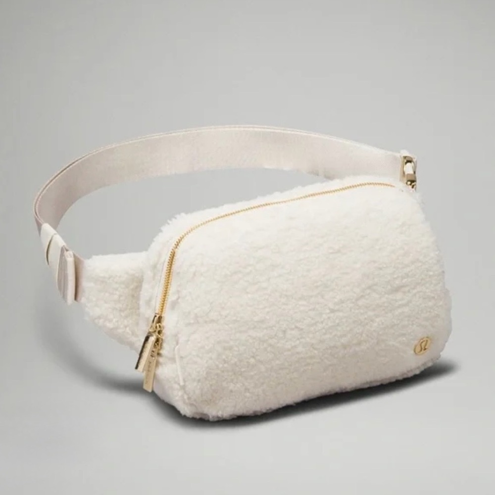 Lululemon Everywhere Fleece Belt Bag (Large)